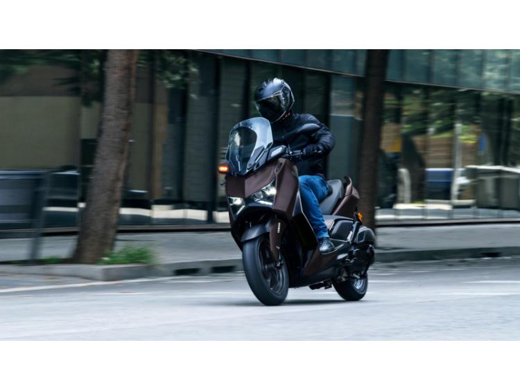 YAMAHA XMAX 125 TECH MAX (24)